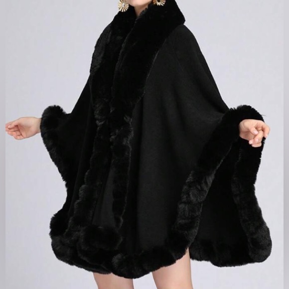 🆕 Fur Trimmed Collar Shawl Cape - Picture 4 of 8